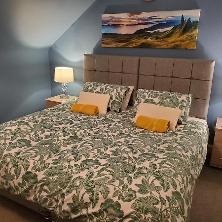 Carvetii - Mayhaven House - Tranquil Cul-De-Sac - 2 Bedrooms, Sleeps 4 Guests ดันเฟิร์มลิน ภายนอก รูปภาพ
