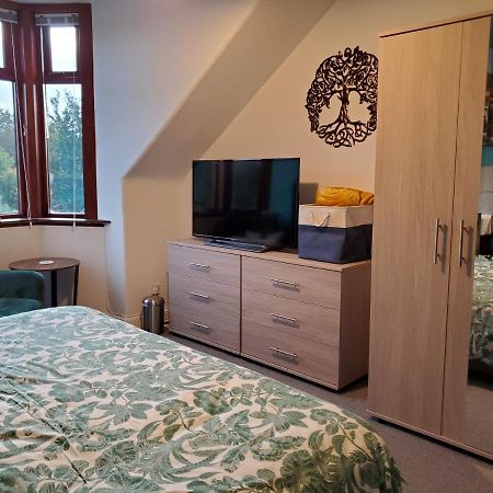 Carvetii - Mayhaven House - Tranquil Cul-De-Sac - 2 Bedrooms, Sleeps 4 Guests ดันเฟิร์มลิน ภายนอก รูปภาพ